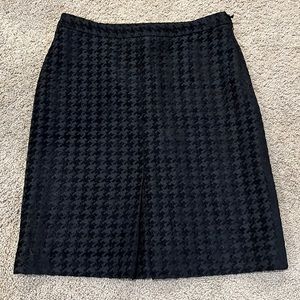 Houndstooth pencil skirt